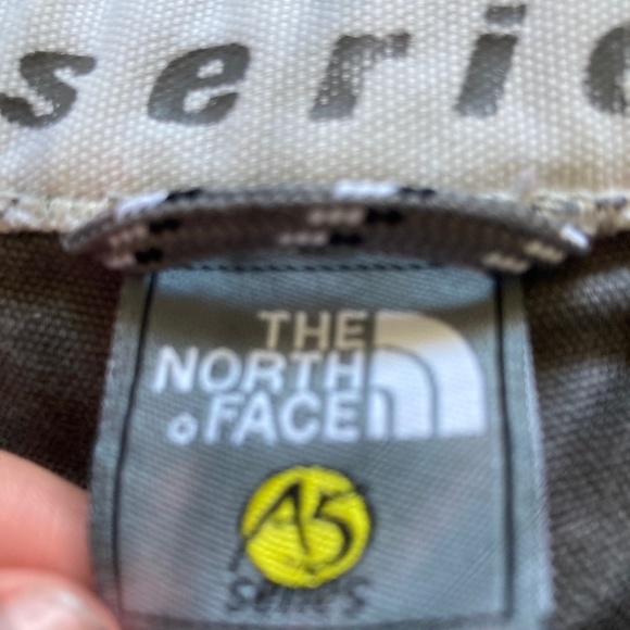 The North Face A5 series grey canvas shorts - Picture 3 of 10